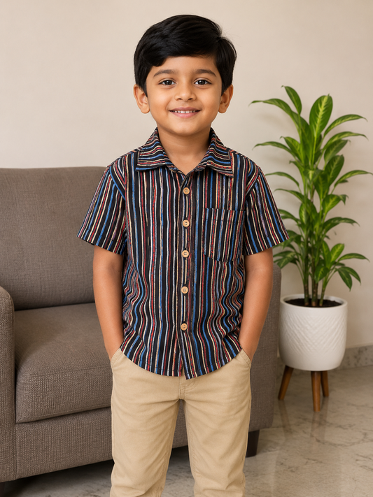 Black lining print shirt